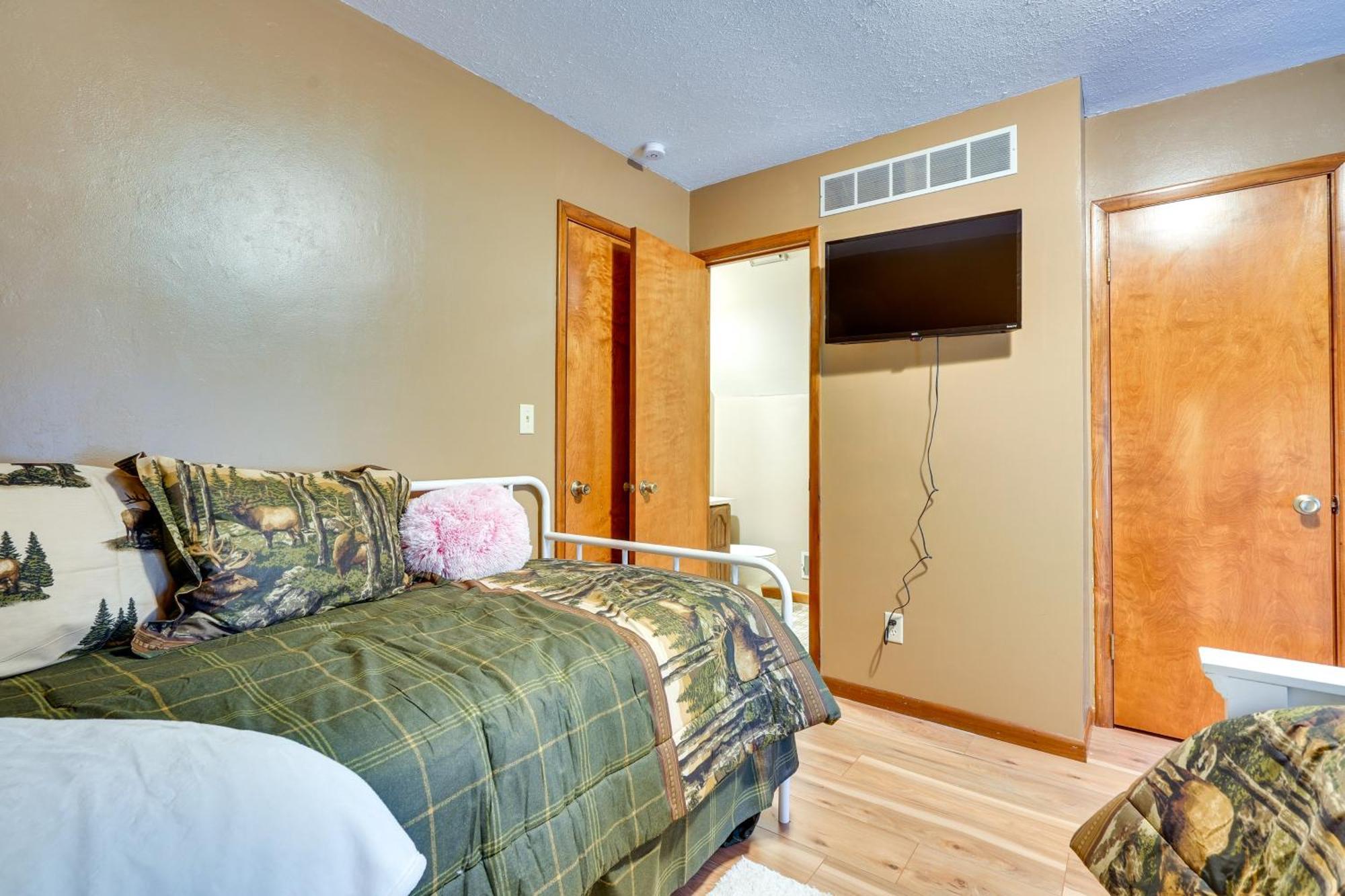 Howard Cabin Rental About 3 Mi To Apple Valley Lake! Mount Vernon Εξωτερικό φωτογραφία